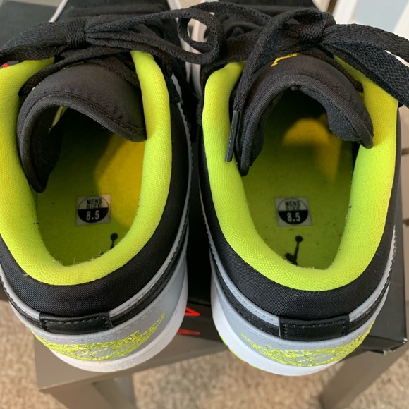 Air Jordan 1 Low - Picture 8 of 12